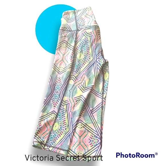 ⚡ Victoria Secret Sport Capri Leggings - Picture 1 of 3